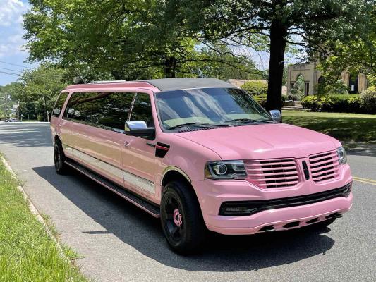 Lincoln Navigator Pink